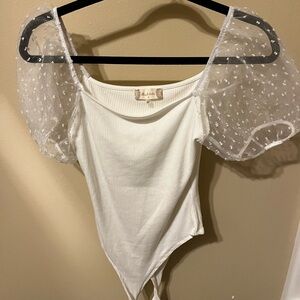 Cream bodysuit with cute sleeves